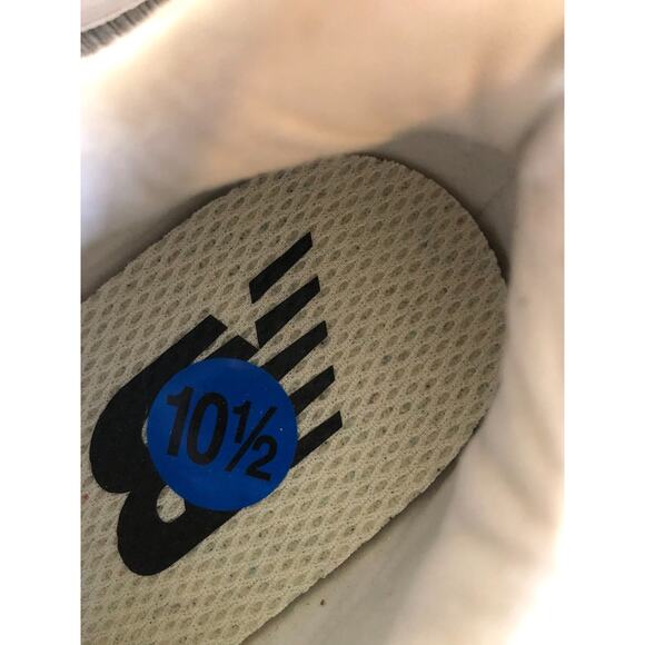 Athletic_Shoes